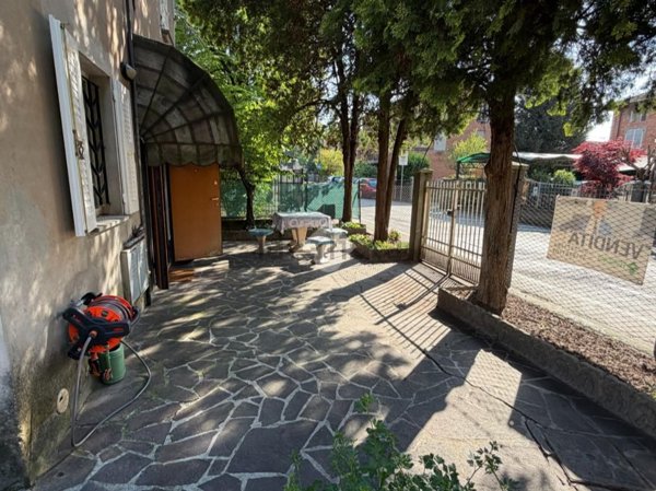casa indipendente in vendita a Reggio nell'Emilia in zona Santa Croce