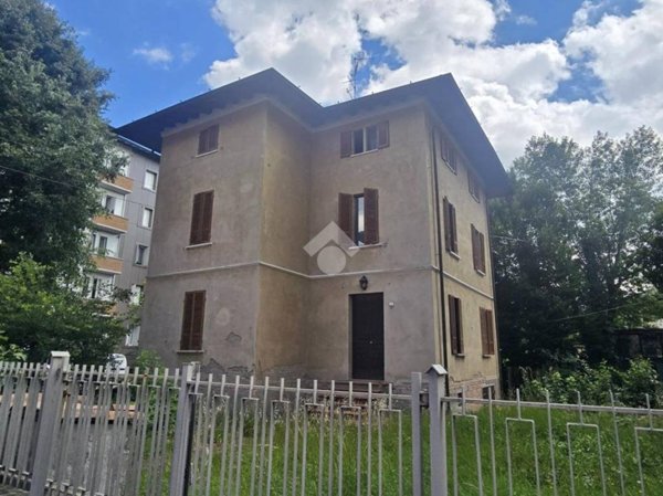 casa indipendente in vendita a Reggio nell'Emilia in zona Città Storica