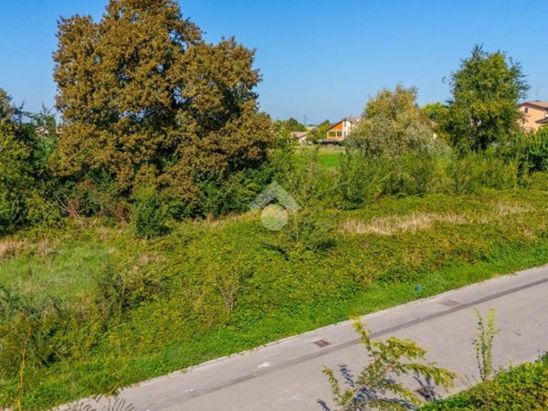 terreno agricolo in vendita a Reggio nell'Emilia in zona Pieve Modolena