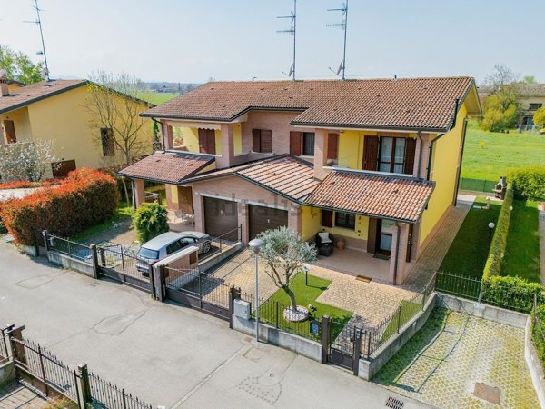 casa indipendente in vendita a Reggio nell'Emilia in zona Roncina