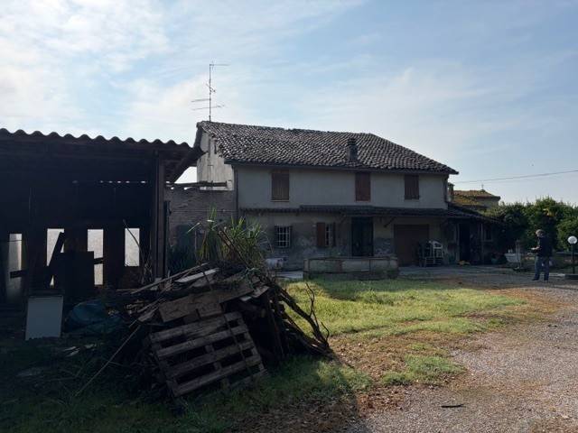 casa indipendente in vendita a Reggio nell'Emilia