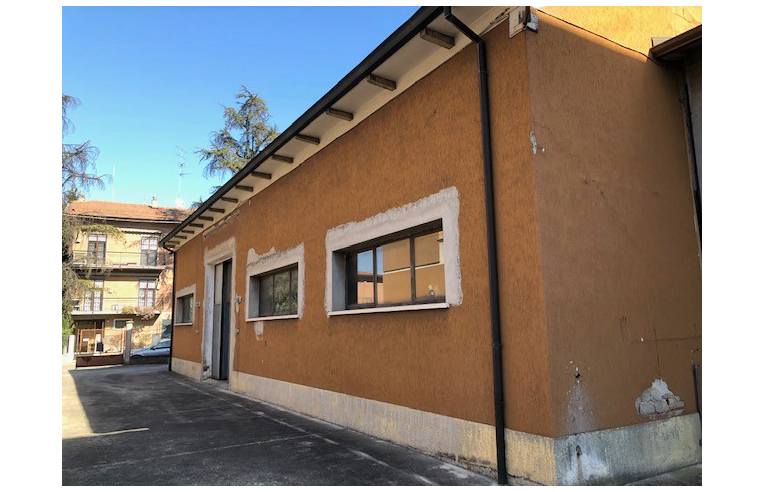 locale commerciale in vendita a Reggio nell'Emilia in zona Pieve Modolena