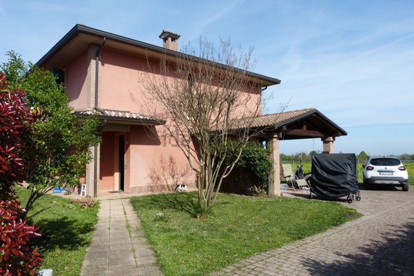 casa indipendente in vendita a Reggio nell'Emilia in zona Baragalla