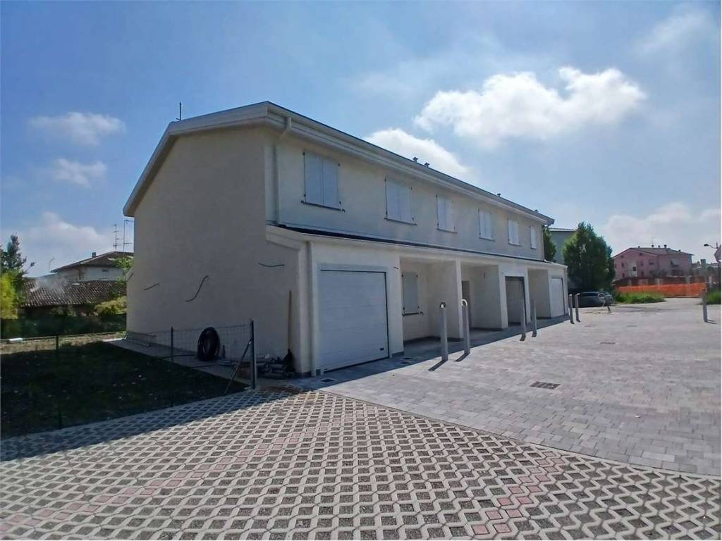 casa indipendente in vendita a Reggio nell'Emilia in zona Massenziatico