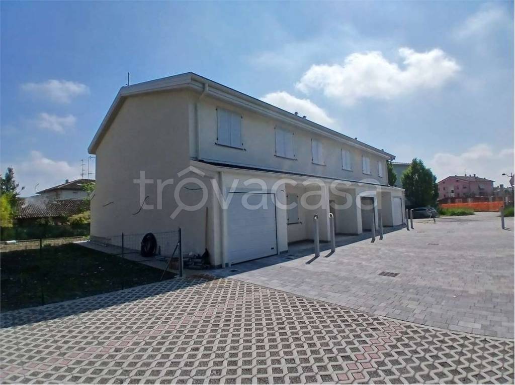 casa indipendente in vendita a Reggio nell'Emilia in zona Pratofontana