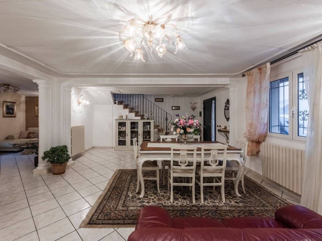 casa indipendente in vendita a Reggio nell'Emilia