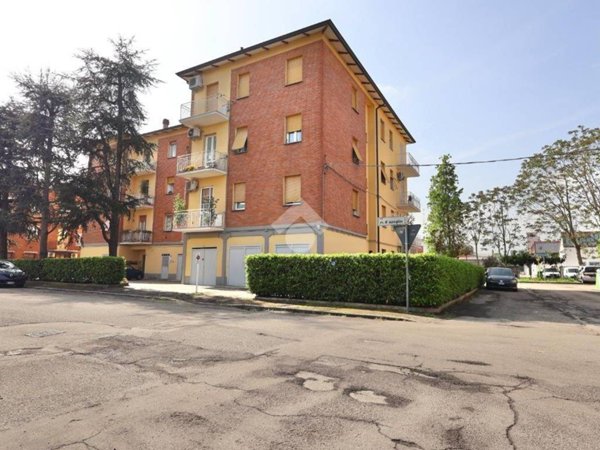 appartamento in vendita a Reggio nell'Emilia in zona Carrozzone