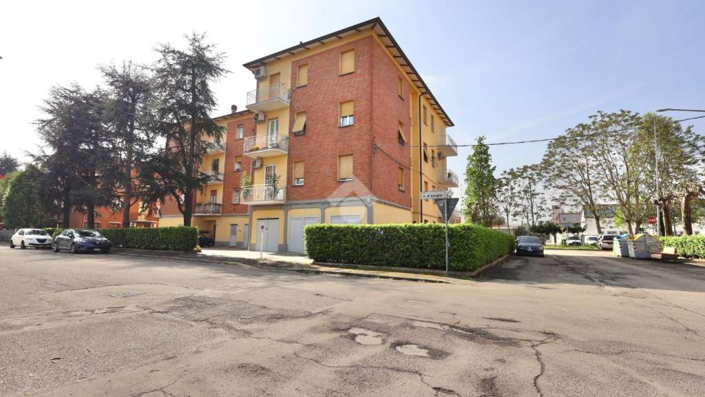 appartamento in vendita a Reggio nell'Emilia in zona Carrozzone