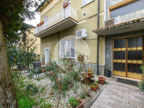 casa indipendente in vendita a Reggio nell'Emilia in zona Città Storica
