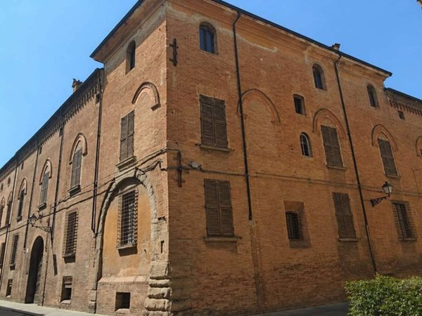 casa indipendente in vendita a Reggio nell'Emilia in zona Città Storica