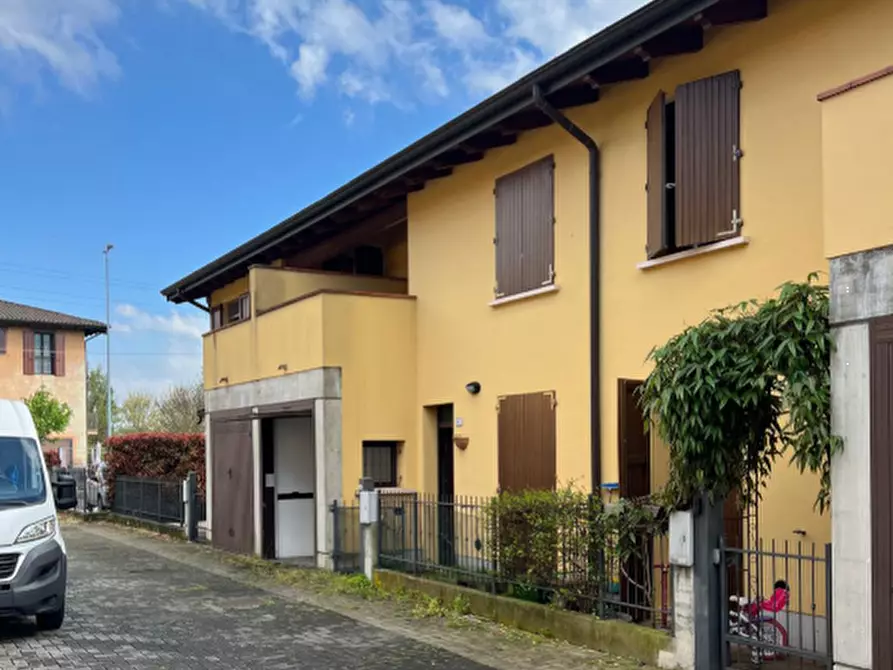 casa indipendente in vendita a Reggio nell'Emilia in zona Tribunale