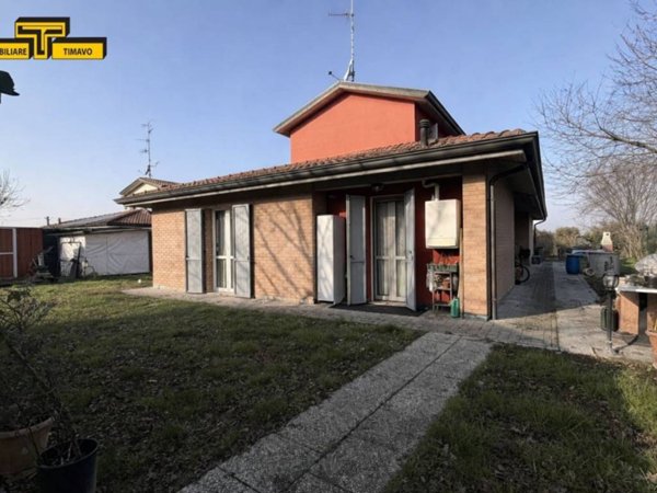 casa indipendente in vendita a Reggio nell'Emilia in zona Sesso