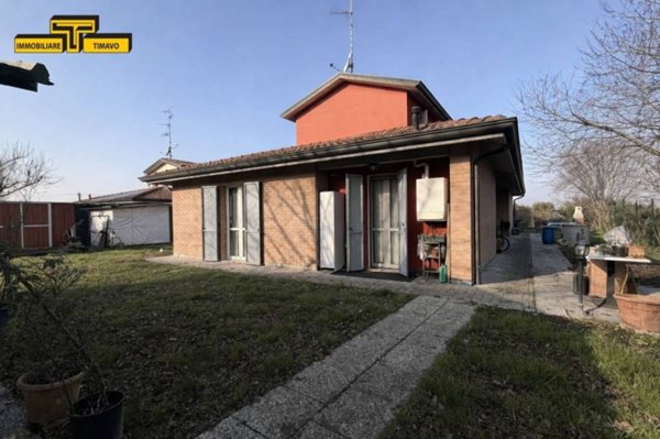 casa indipendente in vendita a Reggio nell'Emilia in zona Sesso