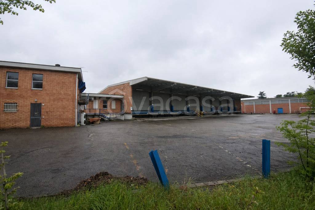 capannone in vendita a Reggio nell'Emilia in zona Roncocesi