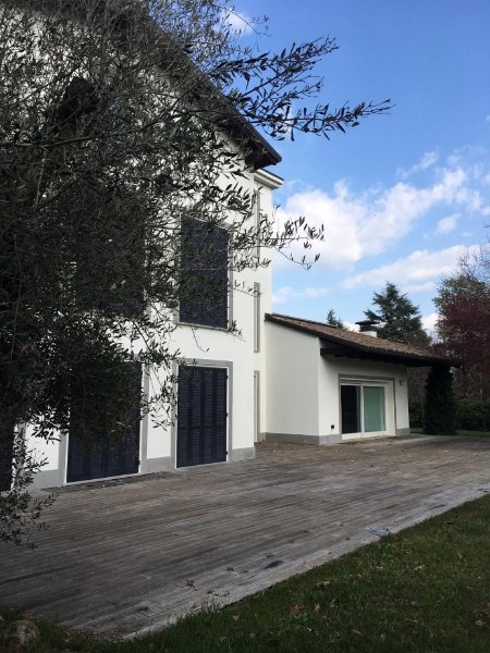 casa indipendente in vendita a Reggio nell'Emilia in zona Città Storica