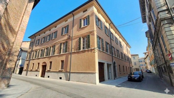 appartamento in vendita a Reggio nell'Emilia in zona Città Storica