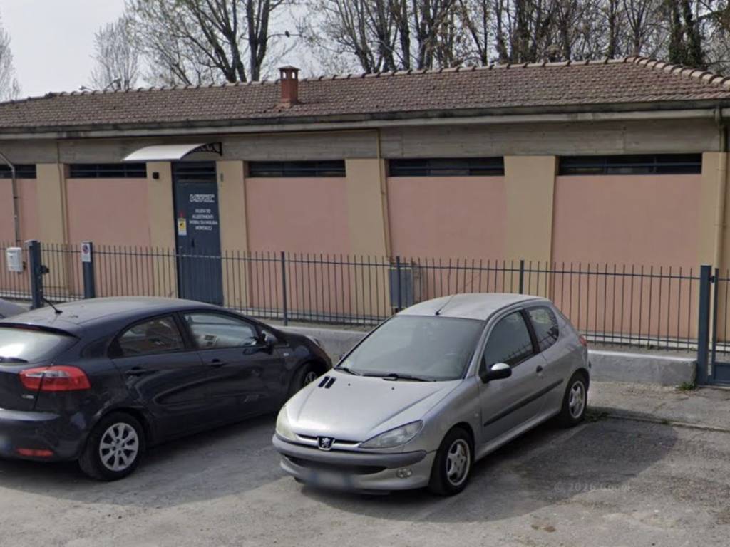 locale commerciale in vendita a Reggio nell'Emilia in zona Regina Pacis