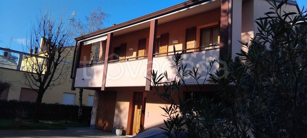 casa indipendente in vendita a Reggio nell'Emilia in zona San Prospero Strinati