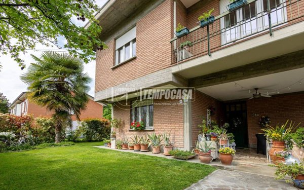 casa indipendente in vendita a Reggio nell'Emilia in zona Baragalla