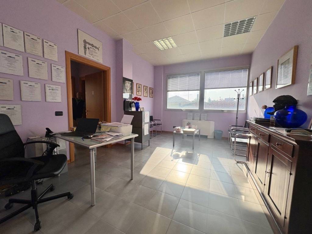 ufficio in vendita a Reggio nell'Emilia in zona San Maurizio