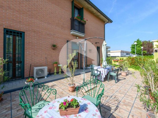 casa indipendente in vendita a Reggio nell'Emilia in zona Fogliano