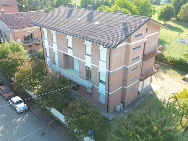 casa indipendente in vendita a Reggio nell'Emilia