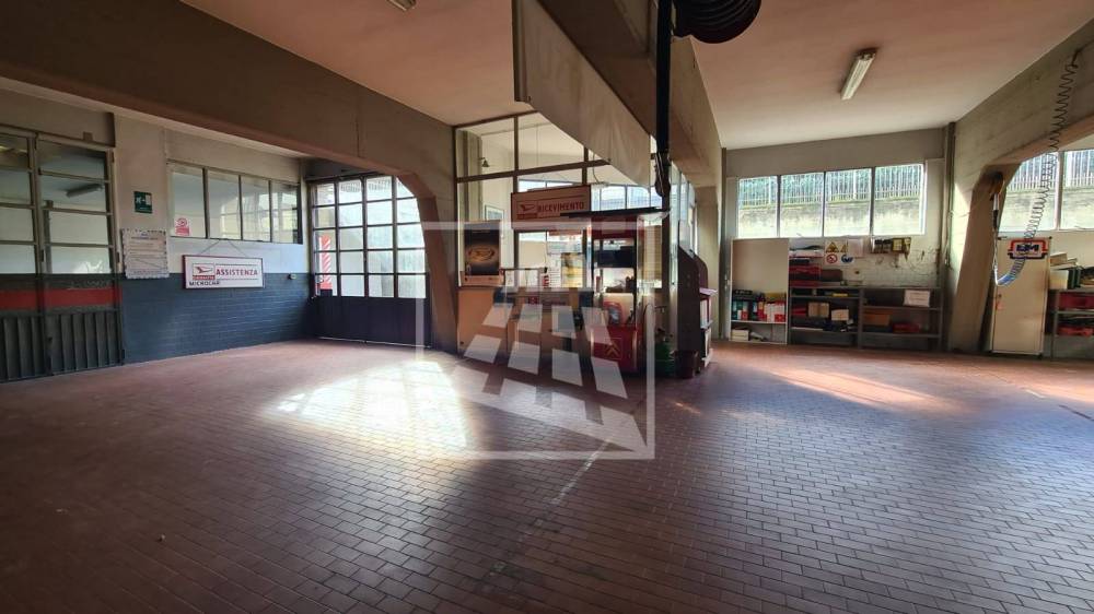 locale commerciale in vendita a Reggio nell'Emilia