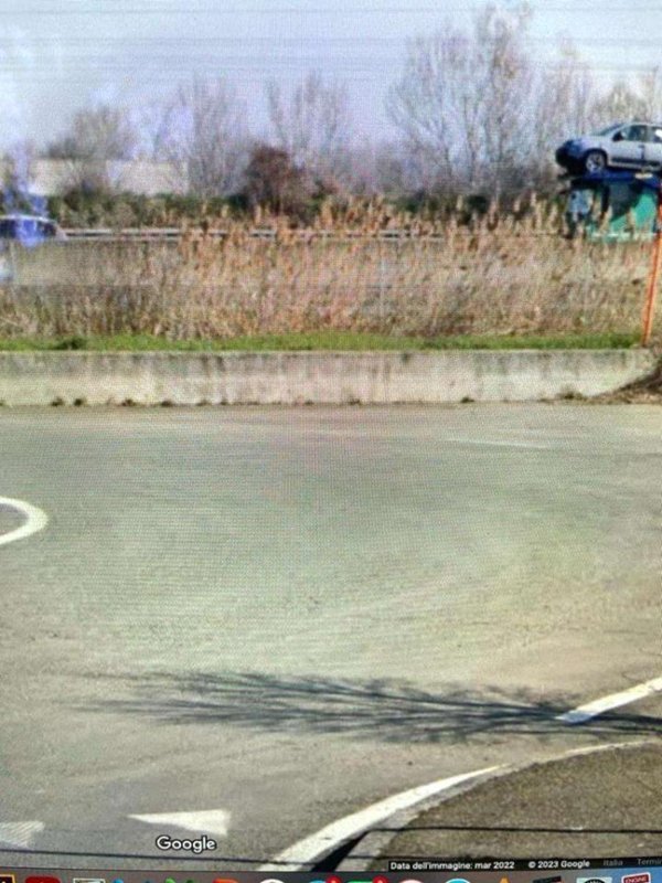 negozio in vendita a Reggio nell'Emilia in zona Sesso