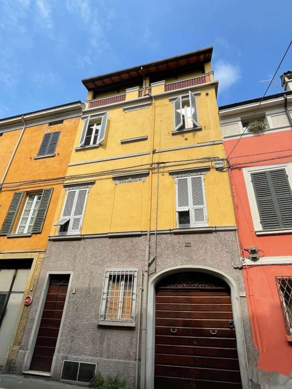 appartamento in vendita a Reggio nell'Emilia in zona Città Storica