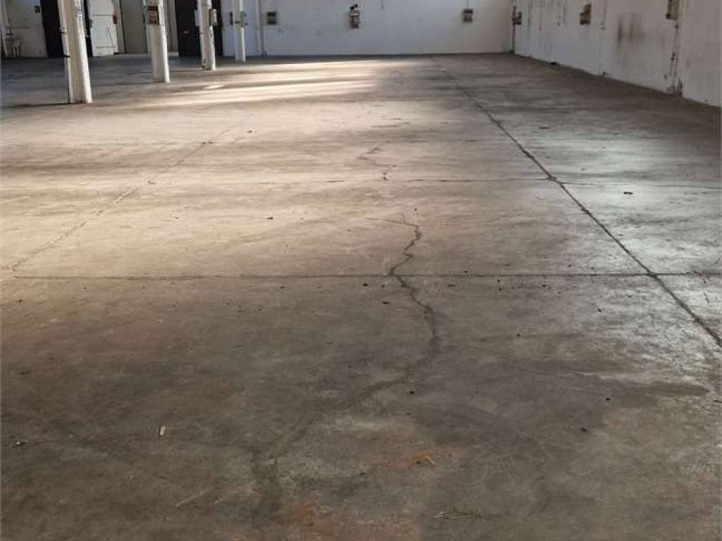 locale commerciale in vendita a Reggio nell'Emilia in zona Mancasale