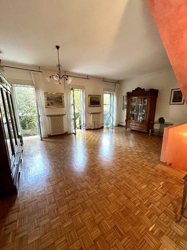 casa indipendente a Reggio nell'Emilia in zona San Pellegrino / Villa Canali