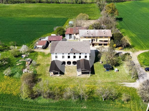 casa indipendente in vendita a Reggio nell'Emilia in zona Rivalta