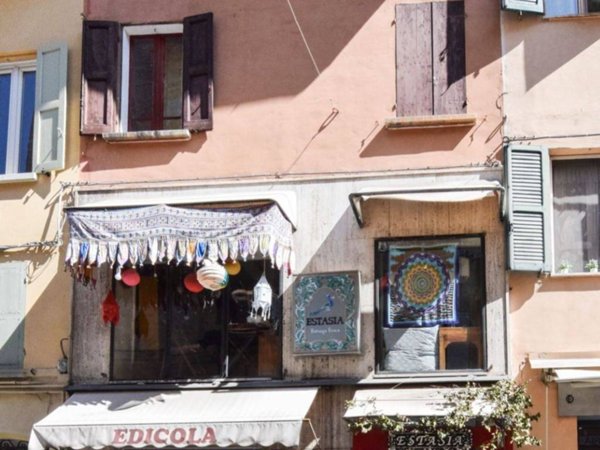 casa indipendente in vendita a Reggio nell'Emilia in zona Città Storica