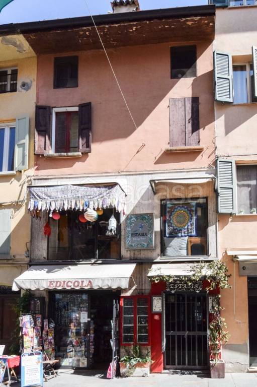 casa indipendente in vendita a Reggio nell'Emilia in zona Città Storica