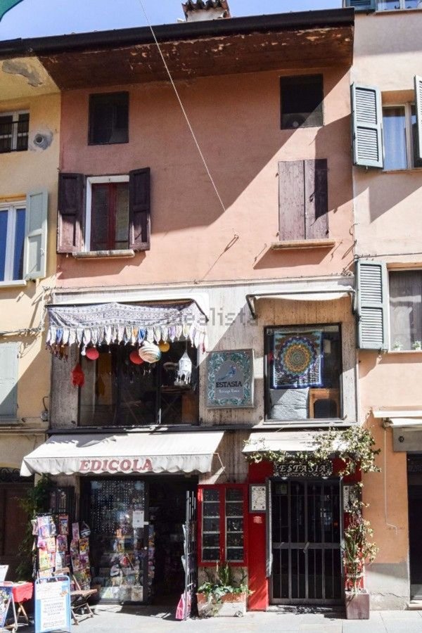 casa indipendente in vendita a Reggio nell'Emilia in zona Città Storica