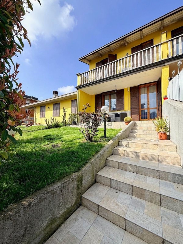 casa indipendente in vendita a Reggio nell'Emilia