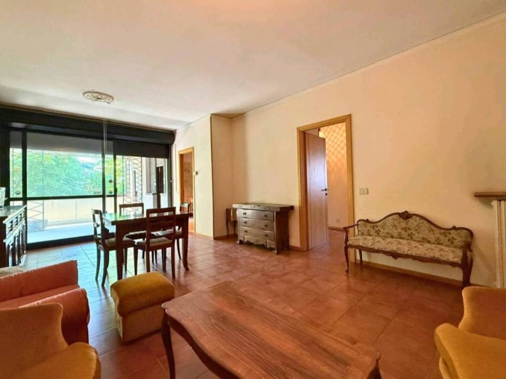 appartamento in vendita a Reggio nell'Emilia in zona Città Storica