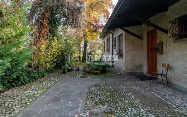 casa indipendente in vendita a Reggio nell'Emilia in zona Gavassa