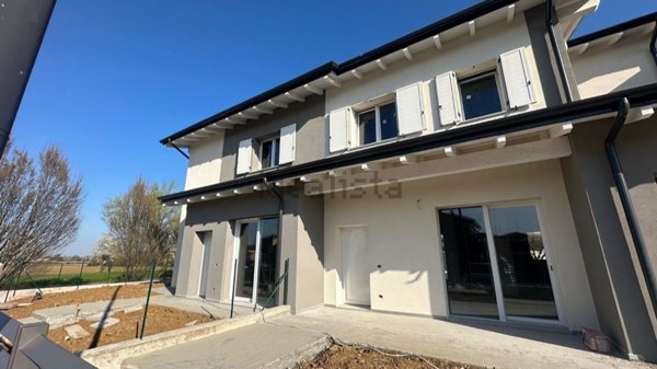 casa indipendente in vendita a Reggio nell'Emilia in zona Fogliano