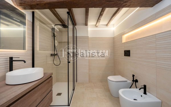 casa indipendente in vendita a Reggio nell'Emilia in zona Gavassa