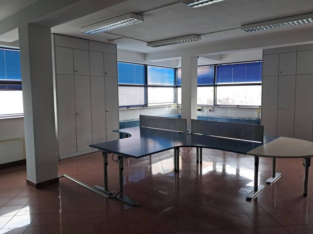 ufficio in vendita a Reggio nell'Emilia in zona Città Storica