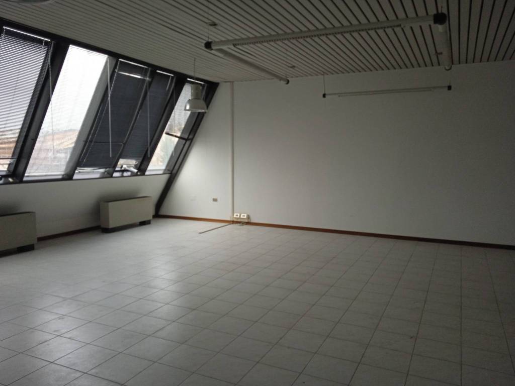 ufficio in vendita a Reggio nell'Emilia in zona Città Storica