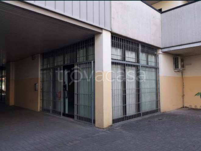 negozio in vendita a Reggio nell'Emilia in zona Carrozzone