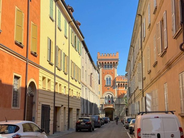 appartamento in vendita a Reggio nell'Emilia in zona Città Storica