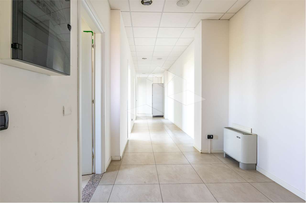 ufficio in vendita a Reggio nell'Emilia in zona San Maurizio