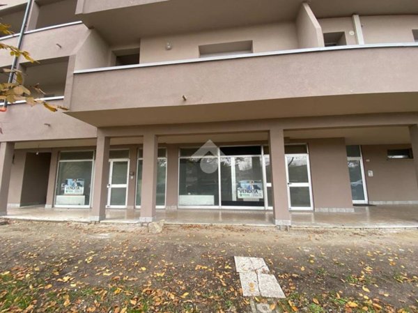 negozio in vendita a Reggio nell'Emilia in zona Santa Croce