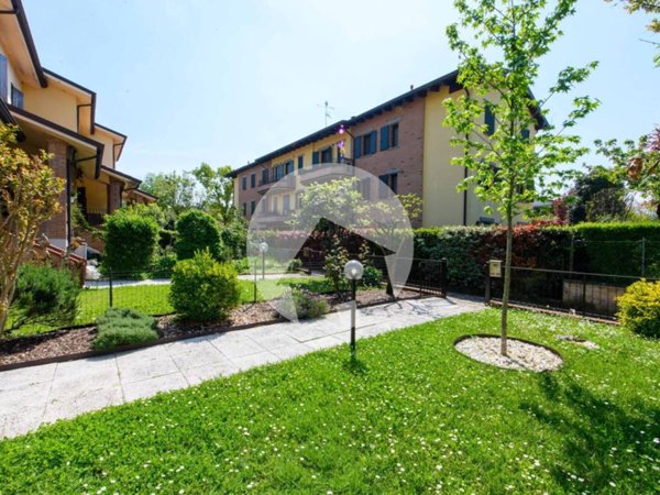 casa indipendente in vendita a Reggio nell'Emilia in zona Città Storica