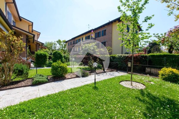 casa indipendente in vendita a Reggio nell'Emilia in zona Rivalta