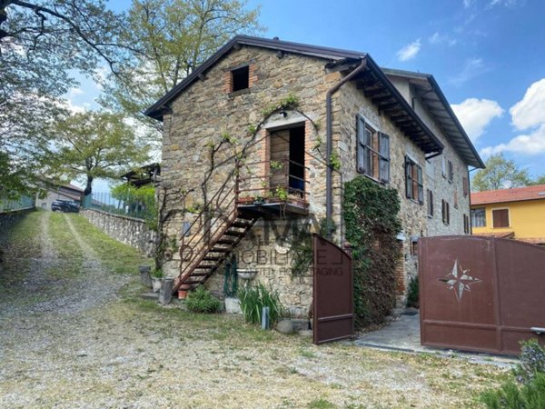 casa indipendente in vendita a Reggio nell'Emilia in zona Città Storica