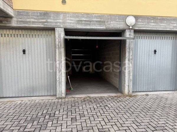 locale di sgombero in vendita a Reggio nell'Emilia in zona San Prospero Strinati
